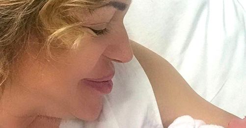 Алла Довлатова показала первое фото новорожденной дочери - Новости радио OnAir.ru